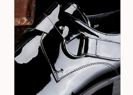 Czarny błyszczący mężczyzna formalna suknia buty Patent Skóra Oxford styl z wydrukowanym logo