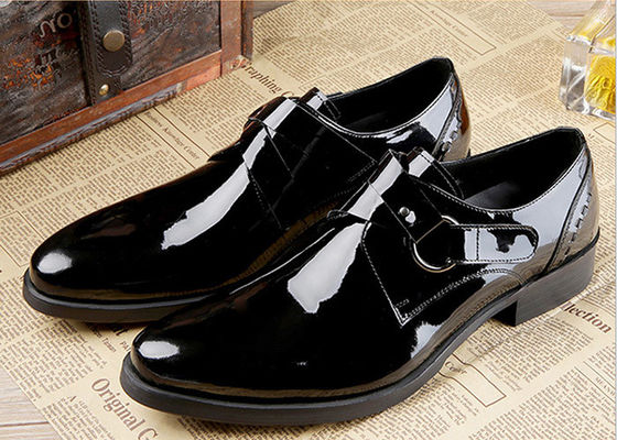 Czarny błyszczący mężczyzna formalna suknia buty Patent Skóra Oxford styl z wydrukowanym logo