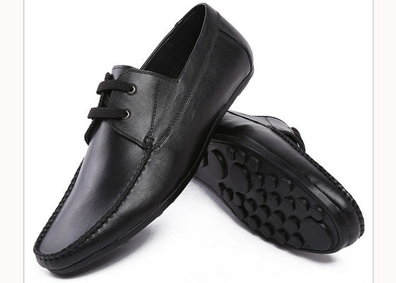Biała krowiana skóra, buty biznesowe, oryginalny design, nowoczesne buty dla mężczyzn.