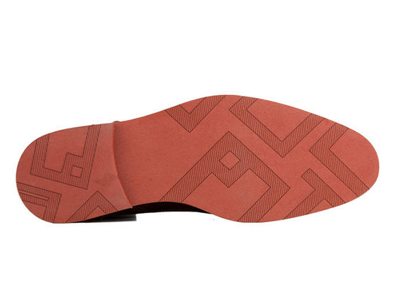 Klasyczne prawdziwe skórzane buty, kolorowe buty, brązowe buty.