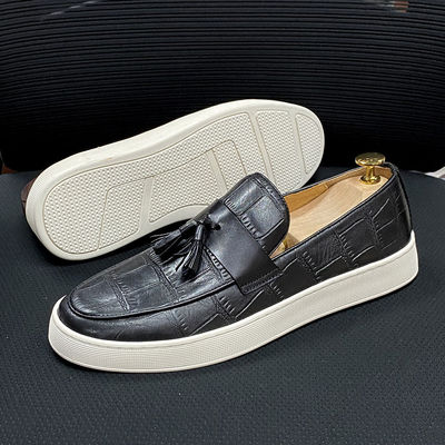 Mężczyźni niskie obcasy Slip On Tassel Buty Czarny / Brązowy Mężczyźni Prawdziwa skóra Casual Buty