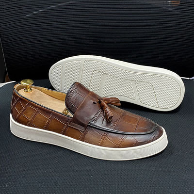 Mężczyźni niskie obcasy Slip On Tassel Buty Czarny / Brązowy Mężczyźni Prawdziwa skóra Casual Buty