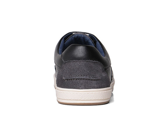 Klasyczny designerski buty, buty sportowe.