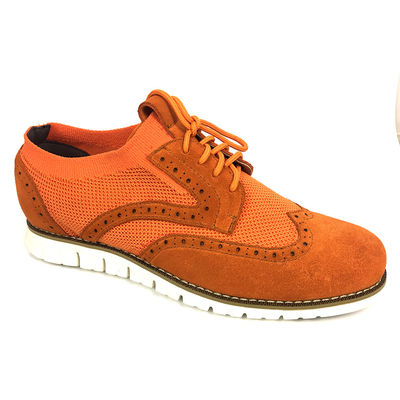 Brązowa skóra męska, buty, buty sportowe.