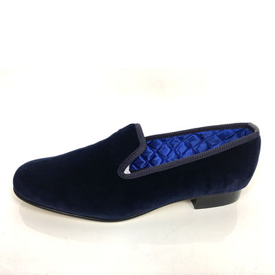 Zdrowe, nowoczesne męskie buty łodziowe, bielizna, białe paski, materiały ekologiczne.