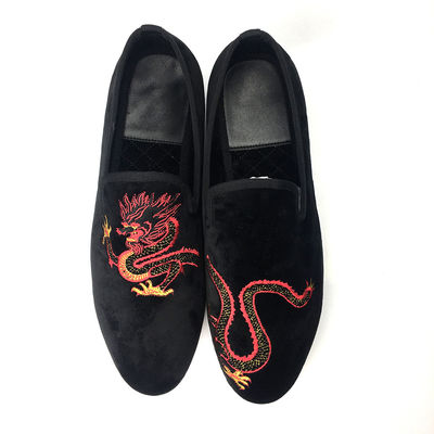 Slip On Mężczyźni Czarny Suede Tassel Loafers Z Czerwoną Skórą