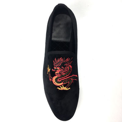 Slip On Mężczyźni Czarny Suede Tassel Loafers Z Czerwoną Skórą