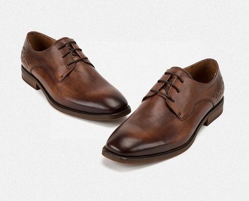 Pracownicy biurowi, buty, włoskie buty.