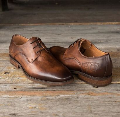 Pracownicy biurowi, buty, włoskie buty.