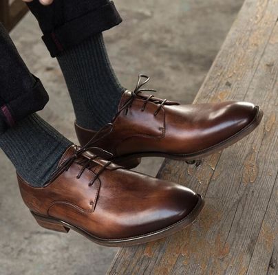 Pracownicy biurowi, buty, włoskie buty.