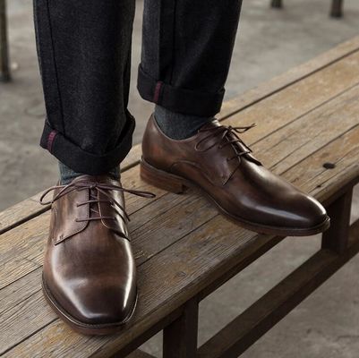 Pracownicy biurowi, buty, włoskie buty.