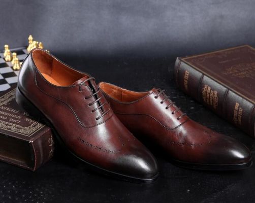 Mężczyźni w modzie, buty, buty z wysokimi obcasami, obuwie męskie