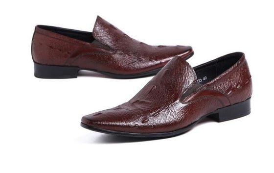 Normalny rozmiar rzeźbione męskie skóry buty, ostre buty na palcach