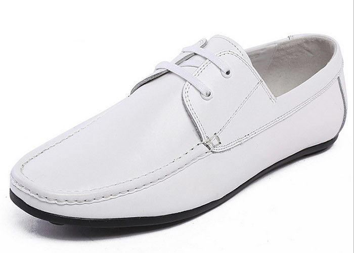 Biała krowiana skóra, buty biznesowe, oryginalny design, nowoczesne buty dla mężczyzn.